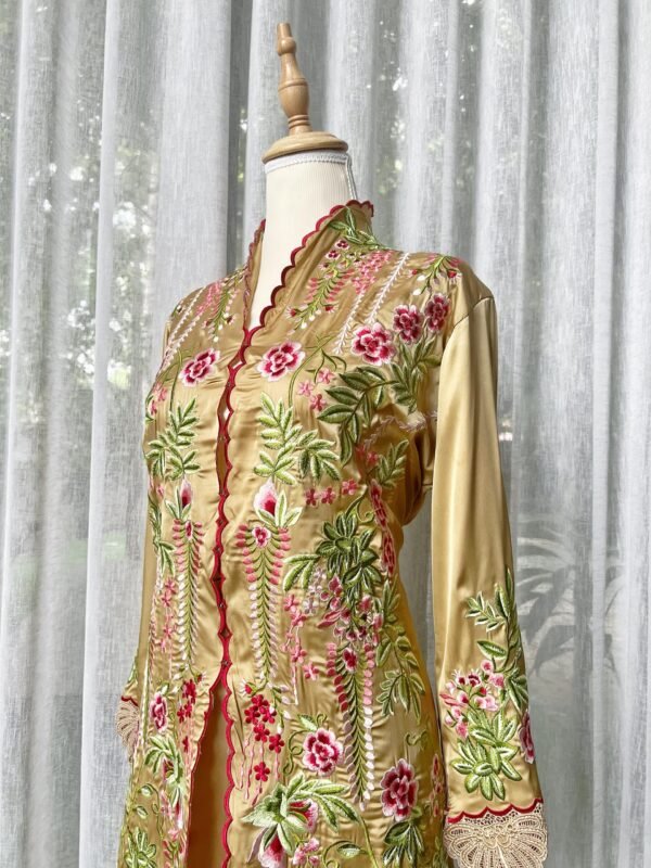 Golden Rosewood Sultanah Kebaya