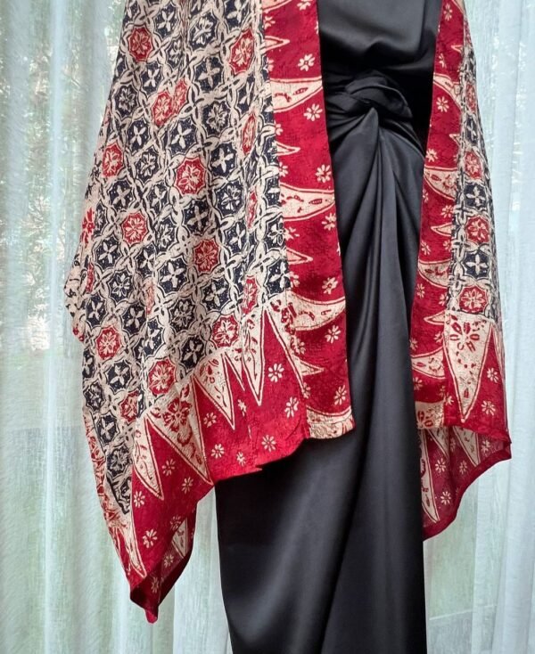 Black Red 3-Piece Batik - Image 2