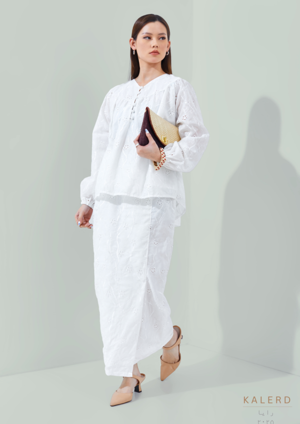 Camelia Embroidery Kurung - Image 5